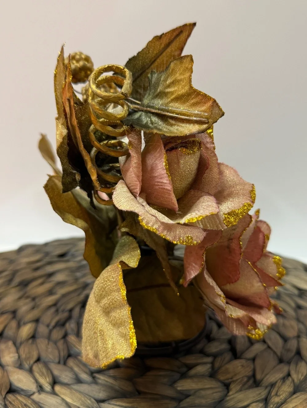 decorative vintage-style metal rose candle holder Pink and Gold Roses & Leaves